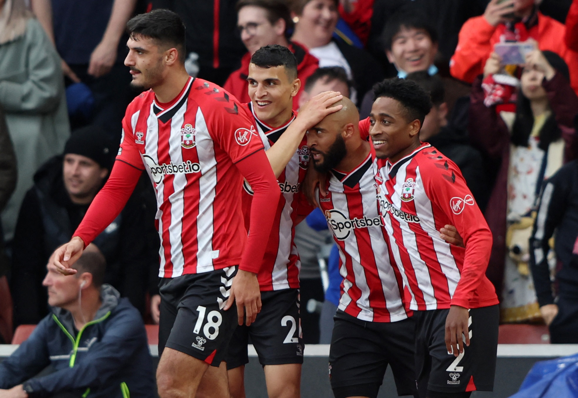 边与传中 边与传中