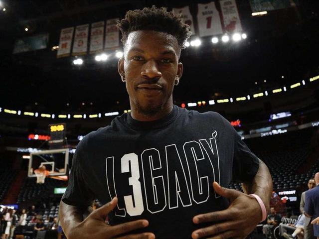 后场出球在 后场出球在